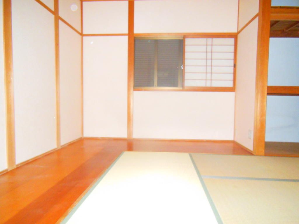 4LDK House Near Higashi-Kishiwada Station, Osaka - Thumbnail 3