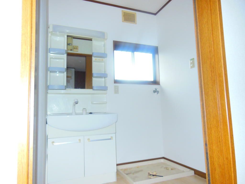 4LDK House Near Higashi-Kishiwada Station, Osaka - Thumbnail 4