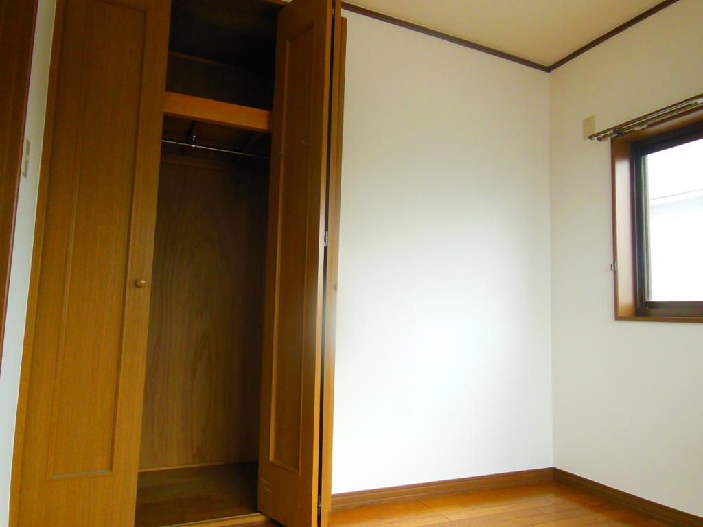 4LDK House Near Higashi-Kishiwada Station, Osaka - Thumbnail 2