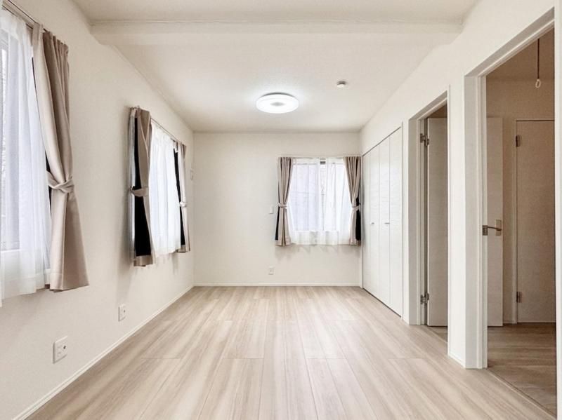 Modern 2LDK House in Kamagaya City with Loft and Parking - Thumbnail 3