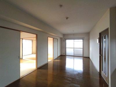 4LDK Top-Floor Apartment with Dual Balconies in Kitakyushu — Image 1, Wakamatsu, Fukuoka