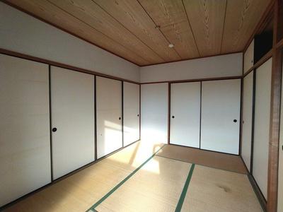 4LDK Top-Floor Apartment with Dual Balconies in Kitakyushu — Image 1, Wakamatsu, Fukuoka
