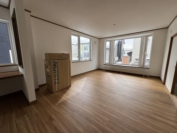 Renovated 5LDK Detached House for Sale in Ishikari, Hokkaido - Thumbnail 2