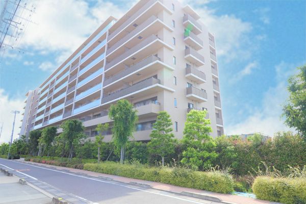 3LDK Apartment in Meitz Gardens Misato Central Front Court - Thumbnail 4