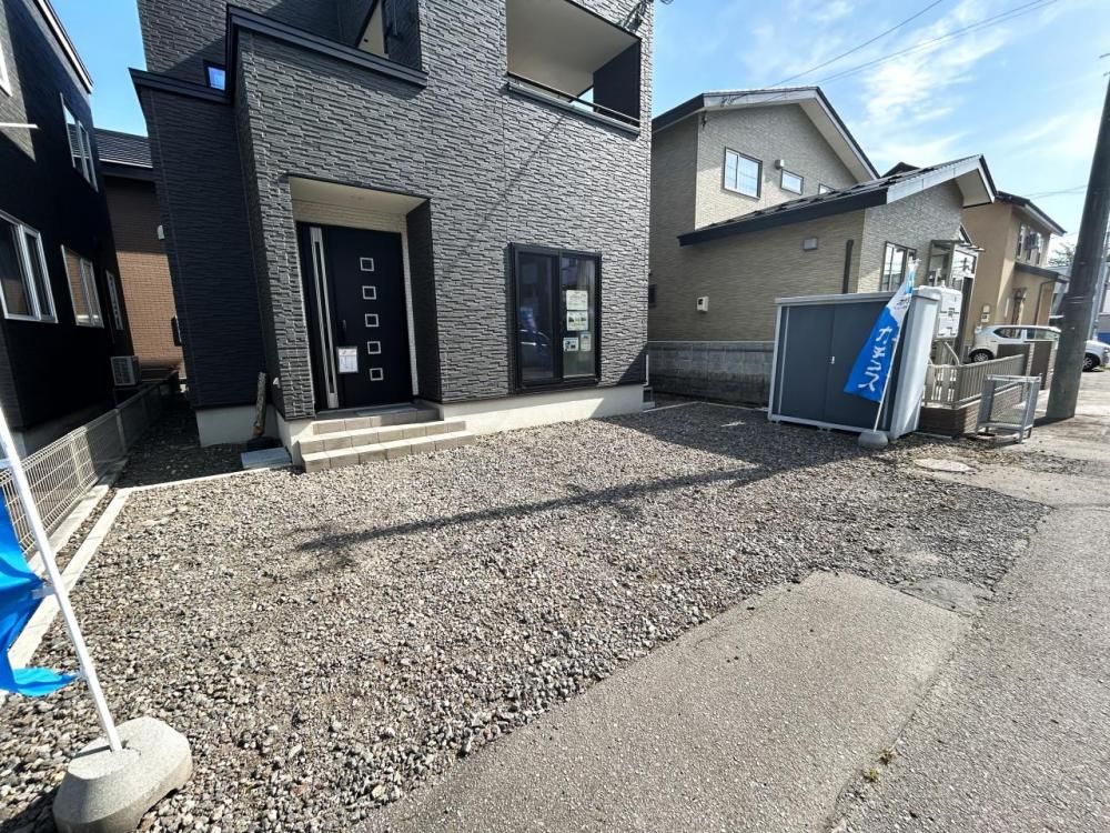 Renovated 4LDK House in Hakodate Fukabori District - Image 1
