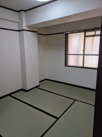 Renovated 3LDK Apartment for Sale in Shunan City, Yamaguchi - Thumbnail 3