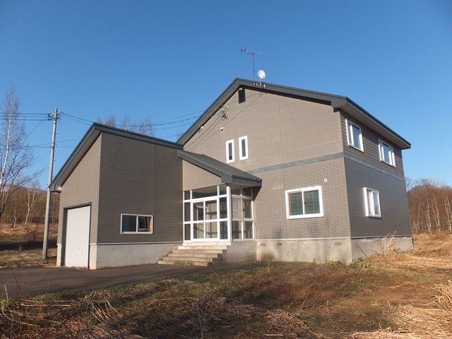 House with Extensive Land in Rankoshi, Hokkaido - Thumbnail 2