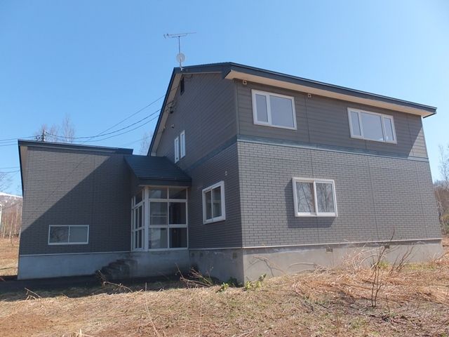 House with Extensive Land in Rankoshi, Hokkaido - Thumbnail 3