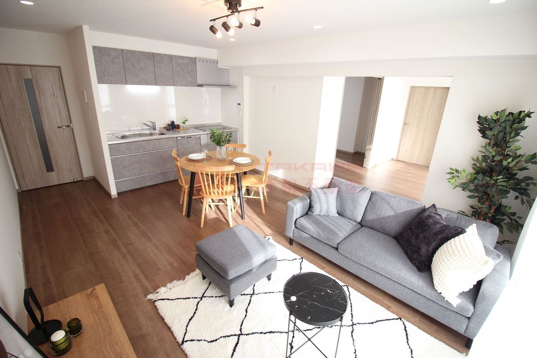 Renovated 3LDK Apartment for Sale in Fukuoka City, Jonan Ward - Thumbnail 2