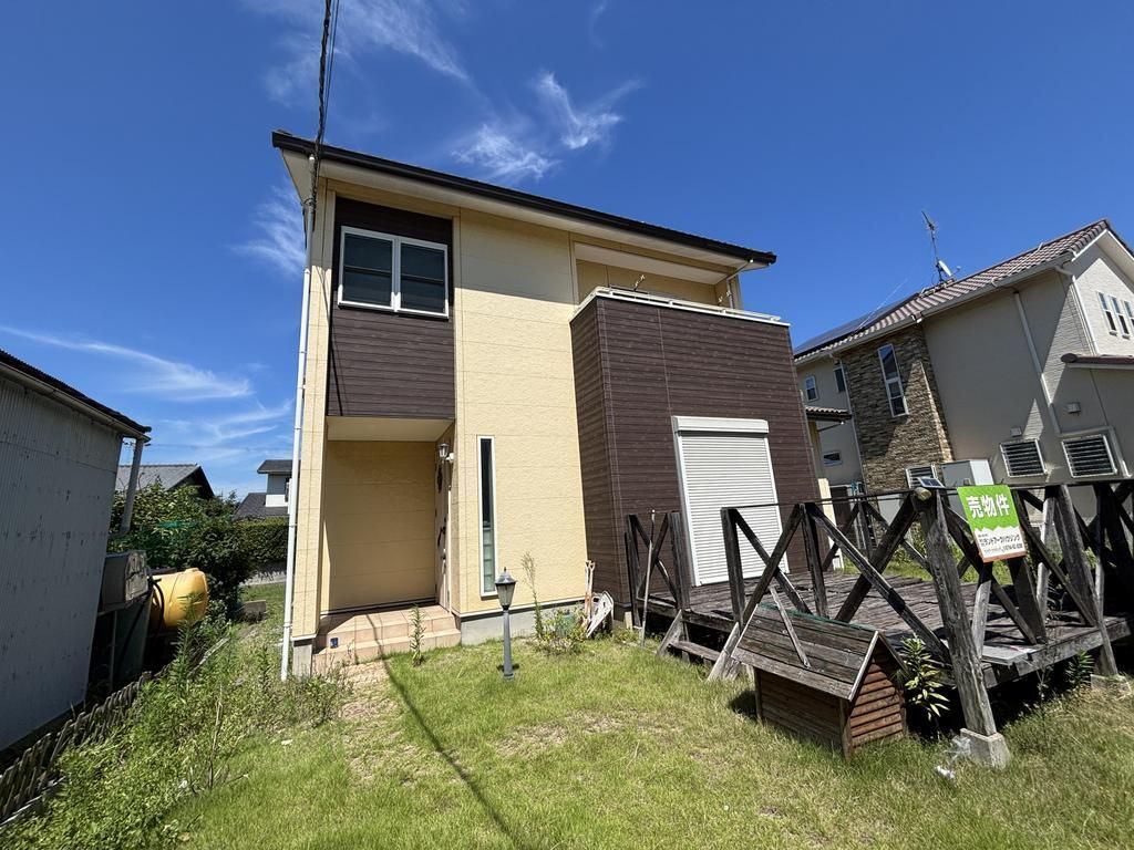 4LDK House for Sale in Kakogawa with 3 Car Parks - Thumbnail 2