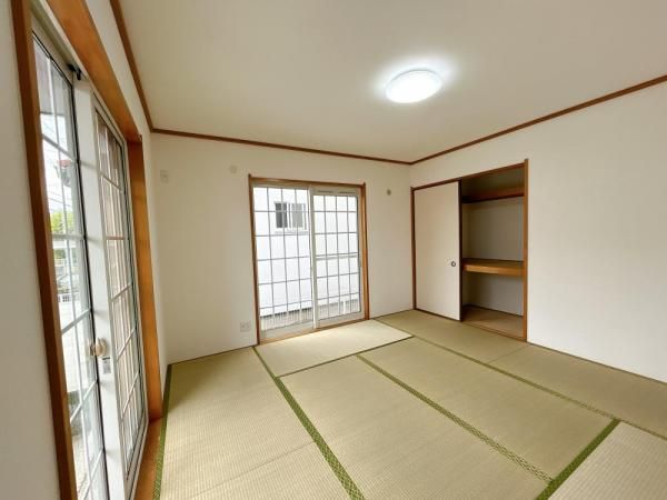 Renovated 4LDK House in Kusatsu with Parking for Two Vehicles - Thumbnail 3