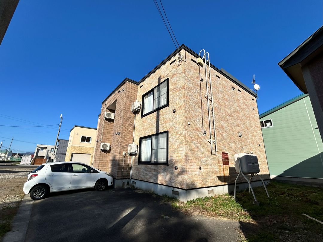 Kutchan Downtown 4-Unit Apartment Building for Sale - Garden Oak 82 - Thumbnail 2