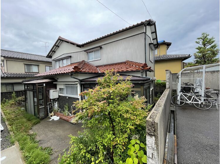 Land for Sale in Kanazawa's Morinosato Area with Old House - Thumbnail 2