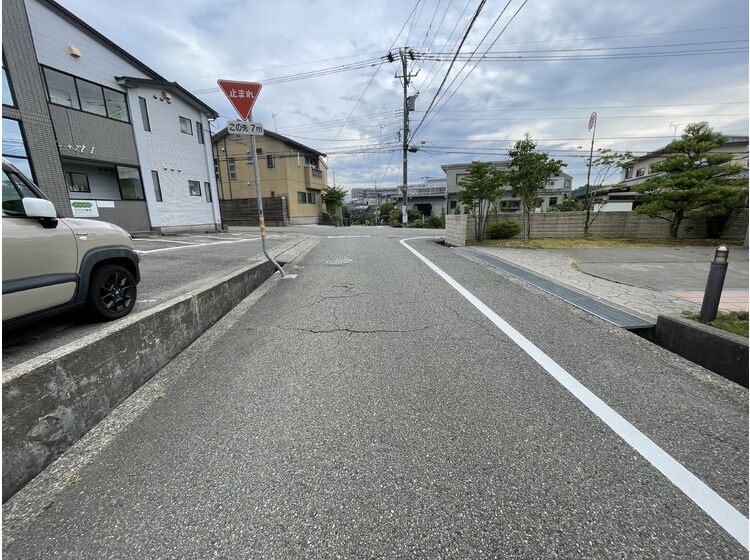 Land for Sale in Kanazawa's Morinosato Area with Old House - Thumbnail 4