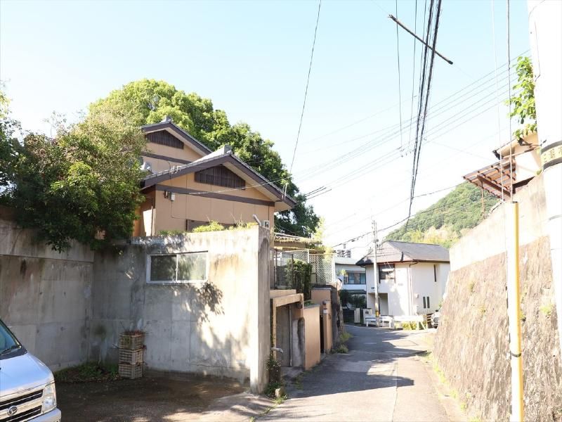 5-Bedroom House in Matsuyama with Garden and Parking - Thumbnail 2