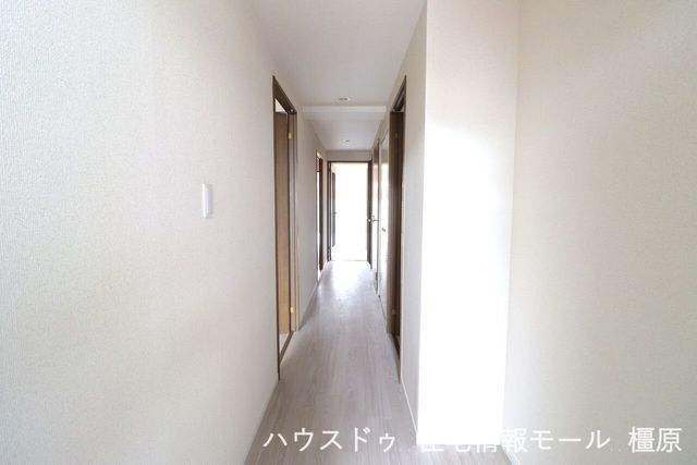 3LDK Apartment in Sakurai City with South-Facing Balcony - Thumbnail 4