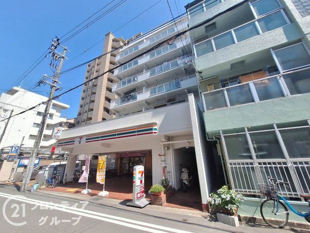 Renovated 2LDK Apartment near Kobe Station - Thumbnail 3