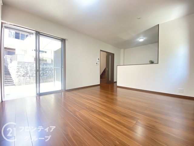 3LDK House in Kobe's Suma Ward with Walk-in Closet - Thumbnail 4