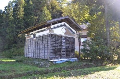 Spacious 1993 Home with Storehouse & Land in Kashiwazaki, Niigata - Thumbnail 2