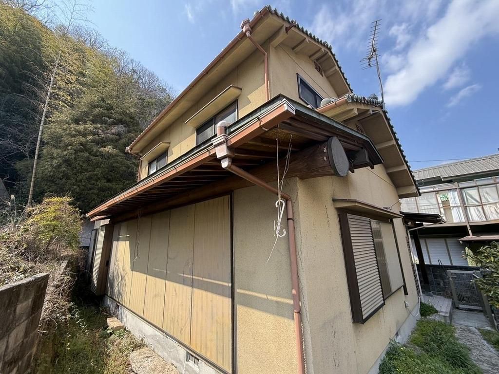 4LDK House for Sale in Kure, Hiroshima with 171sqm Land - Thumbnail 2