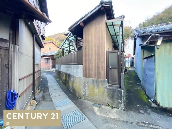 8-Room House for Sale in Kuroe, Kainan City - 1200000 Yen - Thumbnail 2