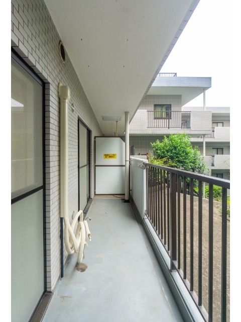 Renovated 2LDK Apartment in Fujisawa Honcho, Kanagawa - Thumbnail 4