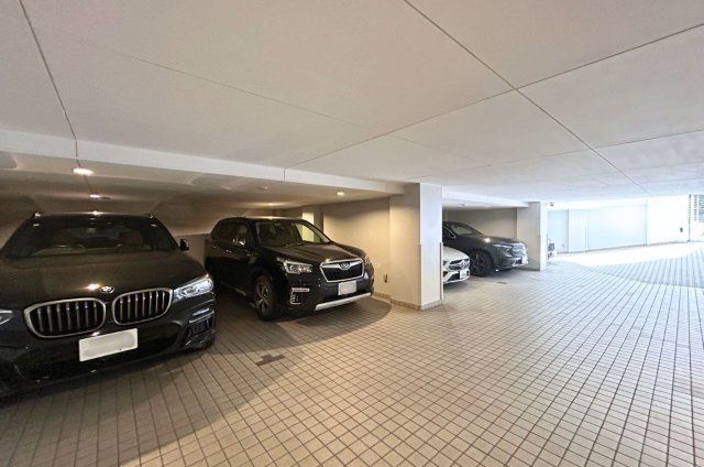 2LDK Apartment in Shinjuku, Tokyo - 73.86 sqm - Thumbnail 2