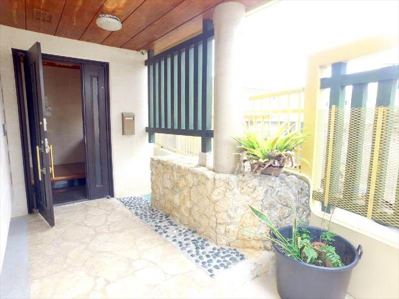 7LDK Multi-Generational House for Sale in Naha, Okinawa - Image 1