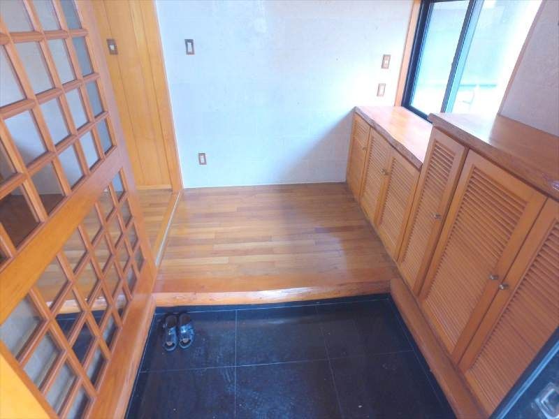 7LDK Multi-Generational House for Sale in Naha, Okinawa - Image 3
