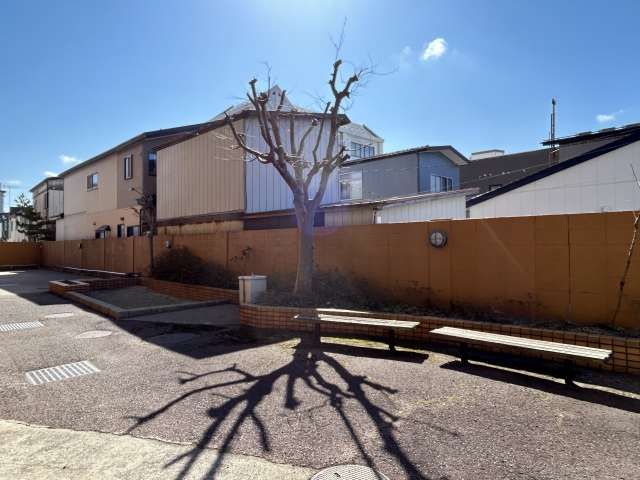 3LDK Apartment for Sale in Akita City, Apex City Asahi Plaza - Image 1