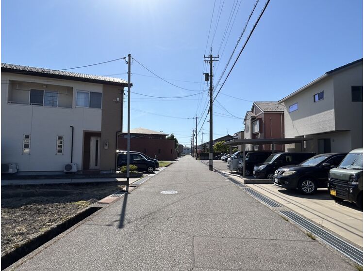 Modern 4LDK All-Electric Home in Kanazawa with Parking - Thumbnail 3