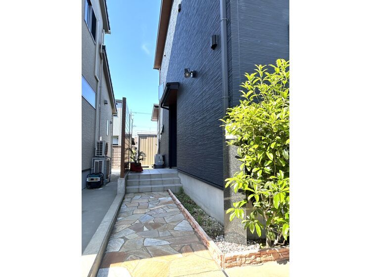 Modern 4LDK All-Electric Home in Kanazawa with Parking - Thumbnail 2
