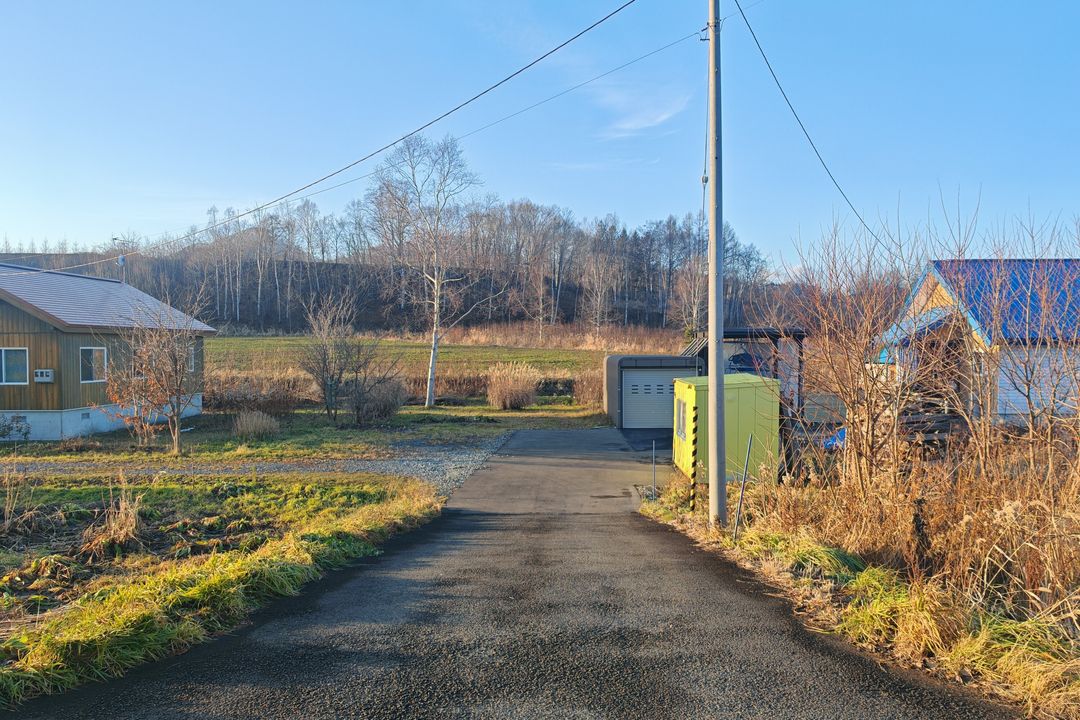 Sakuragawa Countryside Retreat Home on 1654sqm Land in Hokkaido - Thumbnail 4