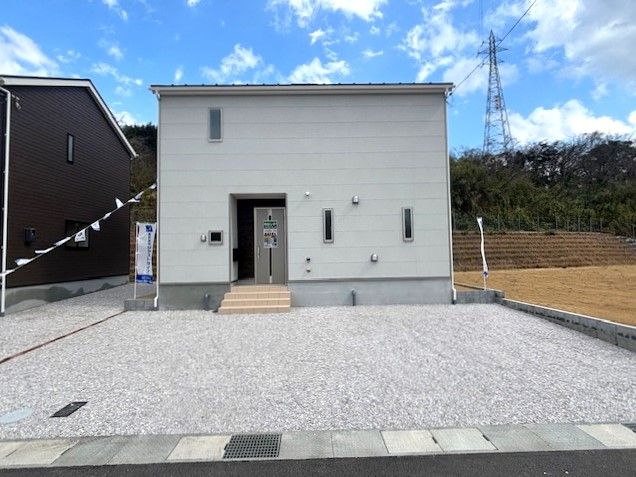 New 4LDK House in Yazu, Tottori with ZEH & Seismic Grade 3 - Thumbnail 2