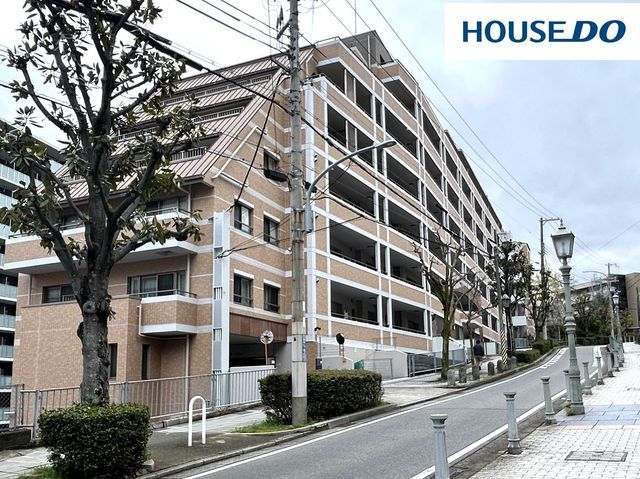 Luxury 3LDK in Kobe's Historic Kitano District - Thumbnail 2