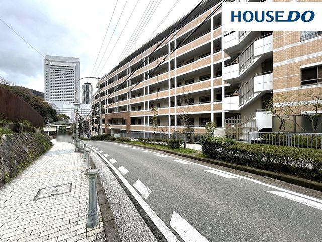 Luxury 3LDK in Kobe's Historic Kitano District - Thumbnail 3