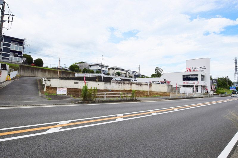 Corner Land Plot on Route 246 in Hadano, Kanagawa - Thumbnail 4