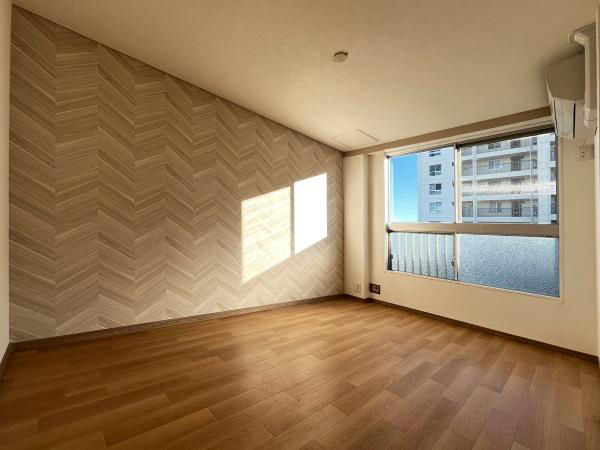 Refurbished 2LDK Apartment Near Atsugi Station, Ebina - Thumbnail 3