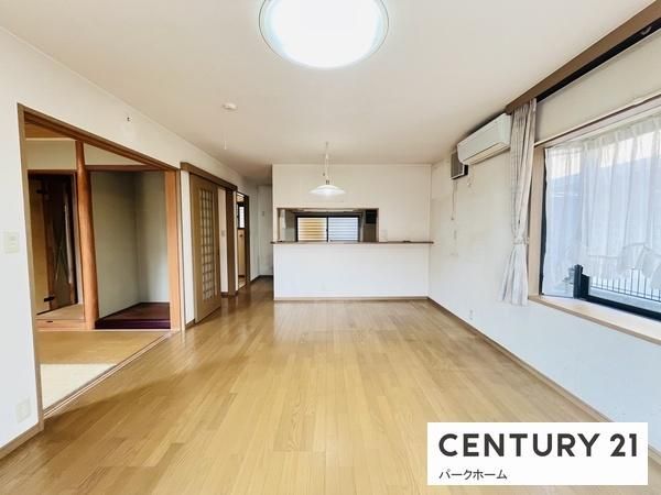 4SLDK House for Sale in Moriyama, Shiga | Spacious Garden - Thumbnail 3