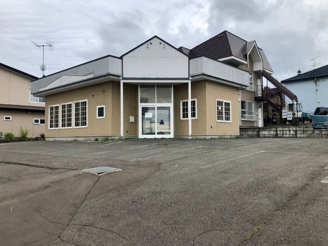 Kitanomine Commercial Building for Sale in Furano, Hokkaido - Image 1