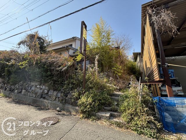 Land for Sale in Kyotanabe, Kyoto with Old House - No Build Conditions - Thumbnail 2