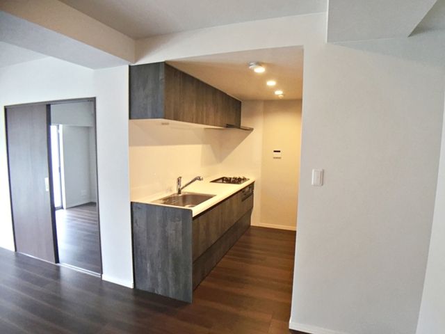 Renovated 2LDK Apartment in Hamamatsu Central Ward - Thumbnail 4