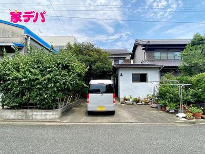 Spacious 4LDK House Near Gamagori Station - 138sqm Living Space — Image 1, Gamagori, Aichi