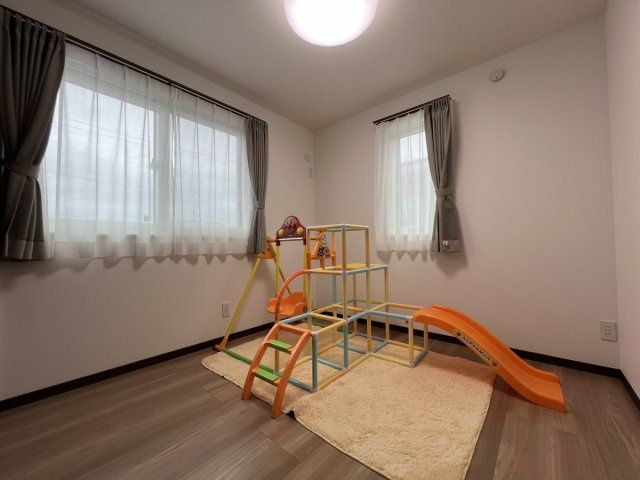 4LDK House in Higashiomi City with Solar Panels and Garden - Thumbnail 4