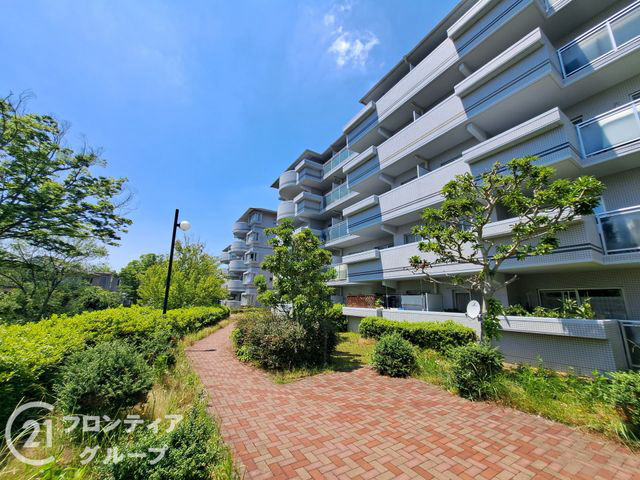 Renovated 4LDK Apartment in Nara with Balcony - Thumbnail 4