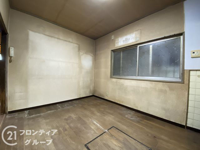 3DK House in Hirakata with South-Facing Balcony - Thumbnail 4