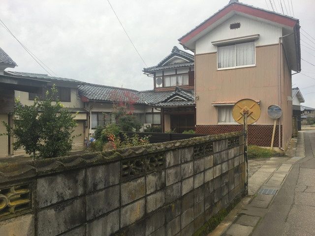 Large 716sqm Land Plot in Fukui City with Old House - Thumbnail 2