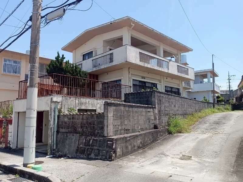 4LDK RCB House for Renovation in Uruma, Okinawa - Image 1