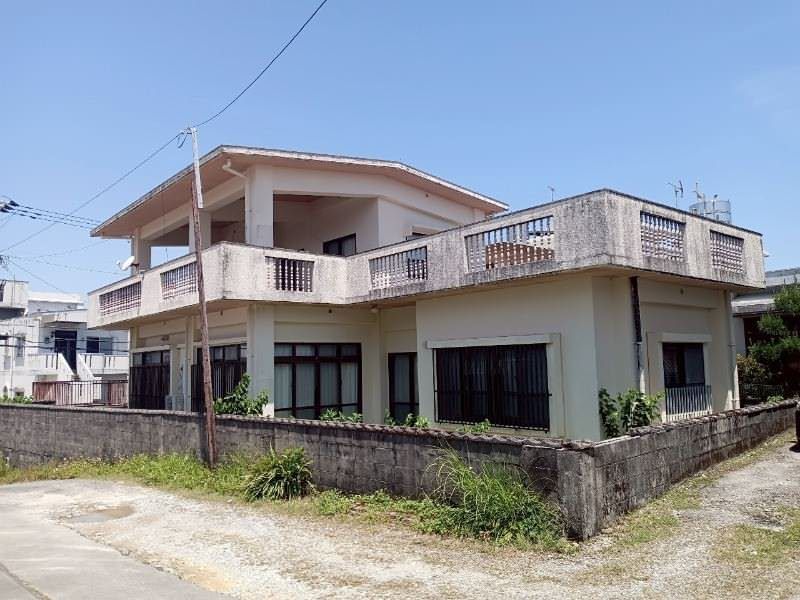 4LDK RCB House for Renovation in Uruma, Okinawa - Thumbnail 3