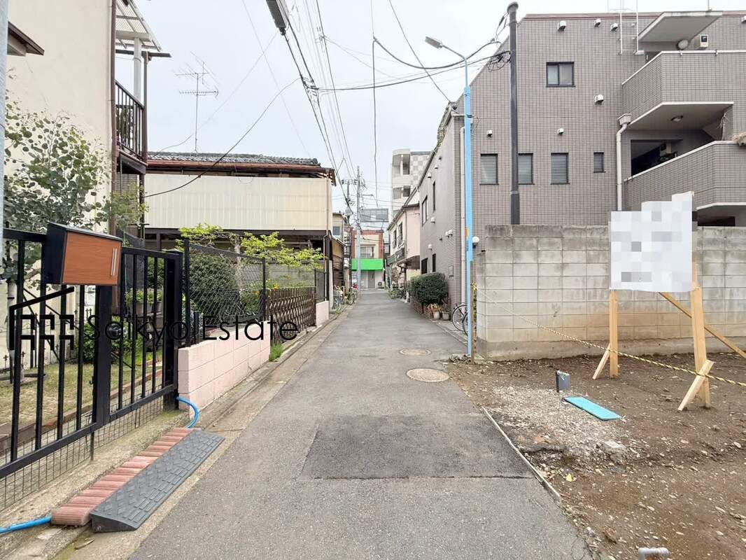 Land for Sale in Suginami, Tokyo - No Construction Conditions - Thumbnail 3